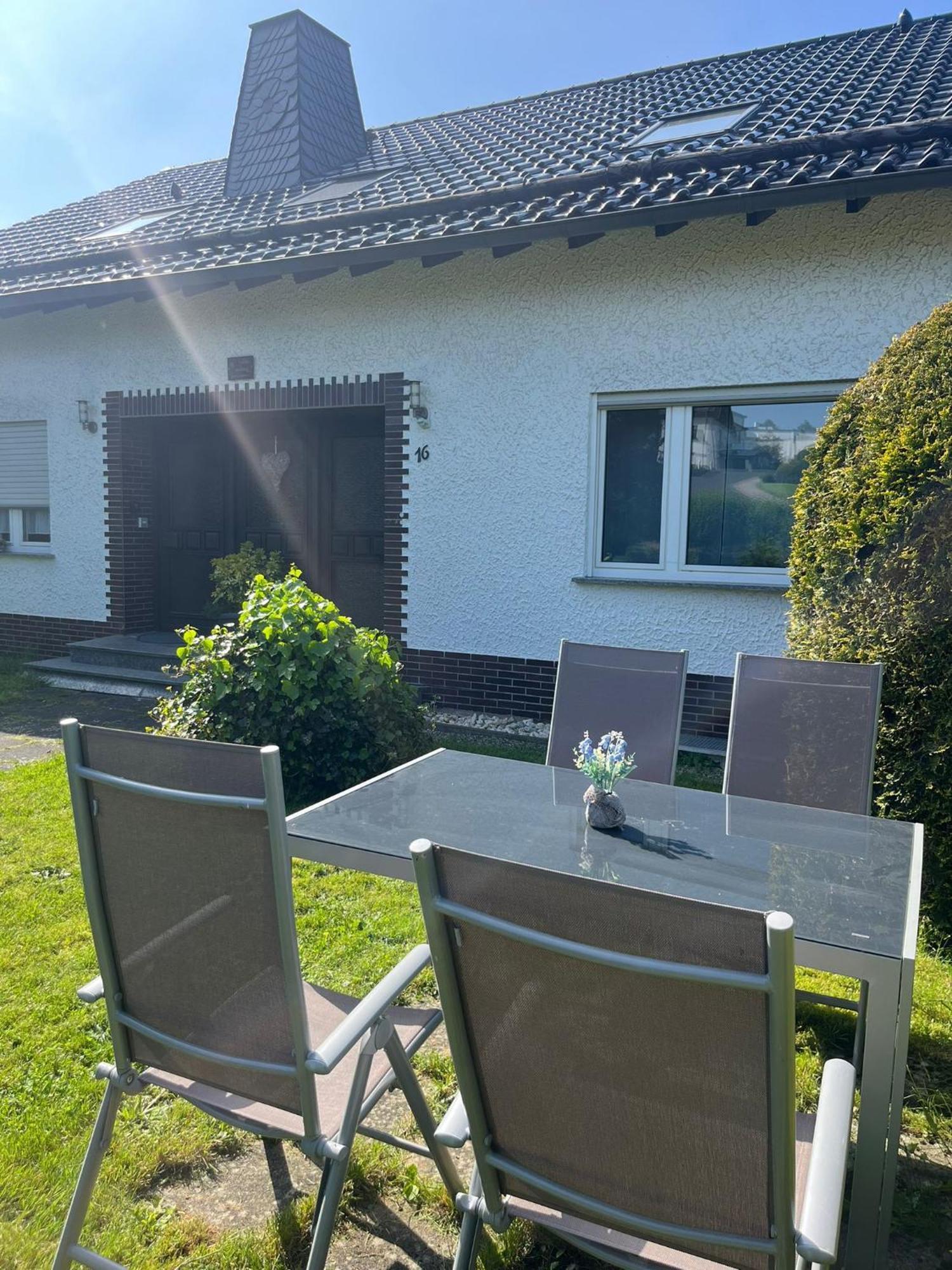 Fewo Hoheeifel, 1 Haus Mit 2 Apartments 5 Schlafzimmer In Kelberg Naehe Nuerburgring Ruang foto